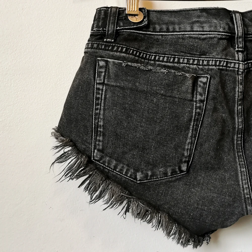 One Teaspoon Black Washed Denim Frayed Hem Embroidered Beaded Jean Shorts Boho - Picture 4 of 10